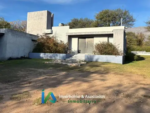 Casa 4 ambientes con 2 baños