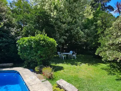 Casa en Alquiler con 2 cocheras