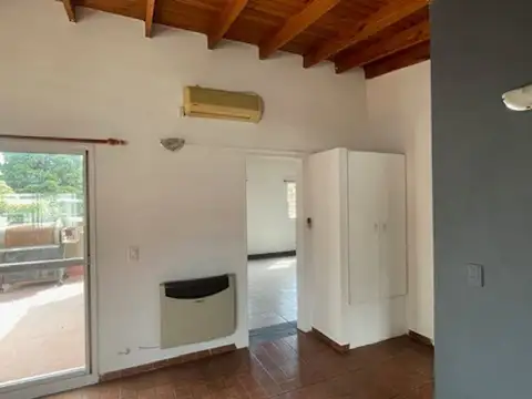 Depto Tipo Casa en Alquiler con 1 cocheras