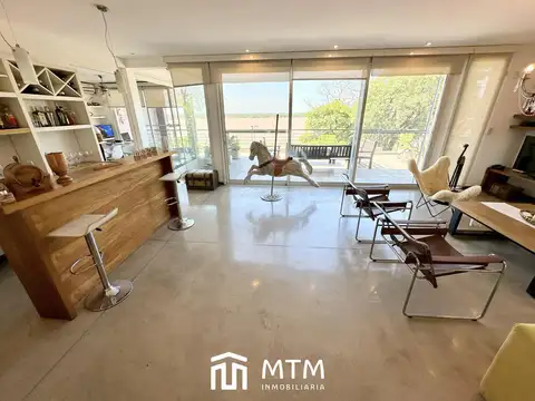 Casa en Venta con 4 cocheras