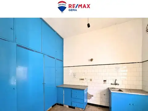 Casa 8 ambientes con 2 baños