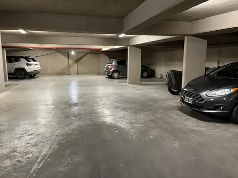 Cochera cubierta en VENTA - San Isidro