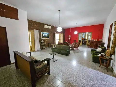 Casa 5 ambientes con 2 baños