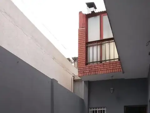 Depto Tipo Casa en Venta en Pompeya, USD 76.000