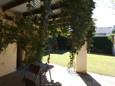 ALQUILER Casa 1 Habitación con Gran Parque Amoblada, España al 500, Pergamino