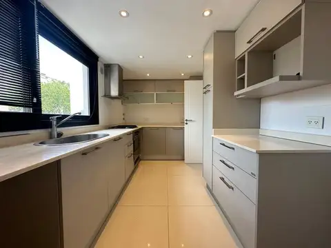 Departamento 3 ambientes con 3 baños