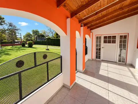 Casa en Venta con 2 cocheras