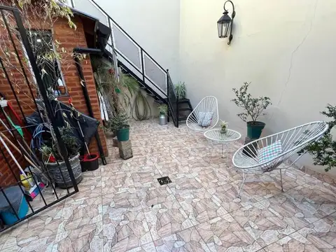 Venta de casa de 3 ambientes con patio y quincho