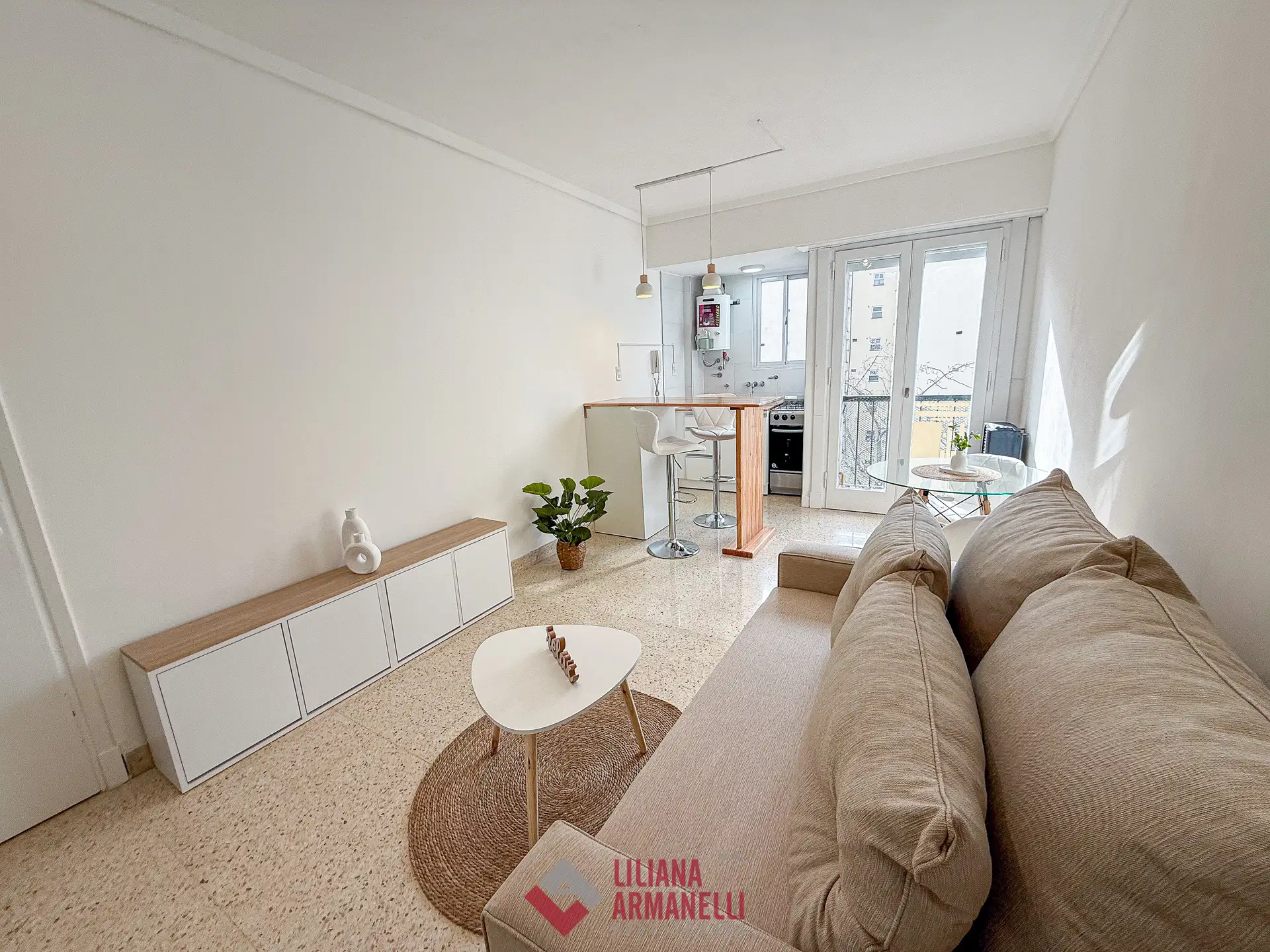 Venta Departamento 1 ambiente al frente con balcón, Zona Plaza Colón