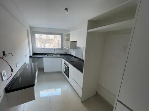 4.ambientes con parrilla propia y cochera