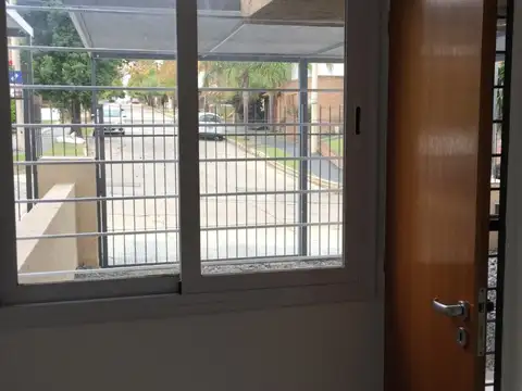 Depto Tipo Casa en Alquiler de 4 ambientes