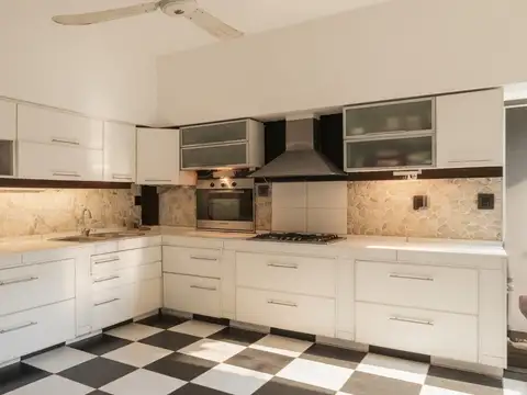 Casa 4 ambientes con 3 baños