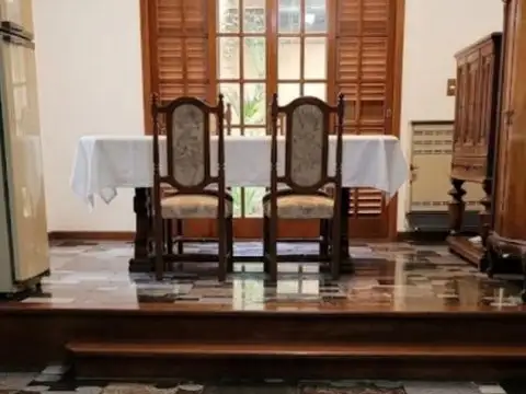 Casa 5 ambientes con 4 baños