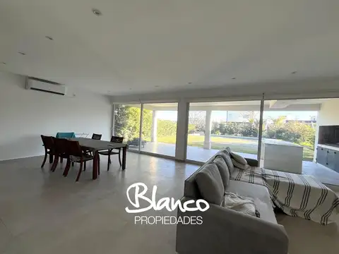 Casa en Venta en Pilar Del Este, USD 350.000