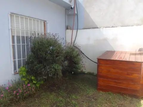 CASA + DEPARTAMENTO + COCHERA DESCUBIERTA + PATIO