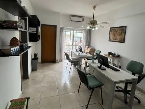 MUY BUEN ESTADO - A METROS DE AV SAN MARTIN - A DOS CUADRAS DE AV JAUN M. DE ROSAS