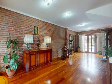 Casa 7 ambientes con 3 baños