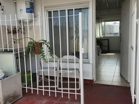 DEPARTAMENTO MONO AMBIENTE CON PATIO AL FRENTE