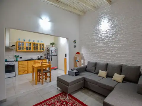 Casa 4 ambientes con 1 baño
