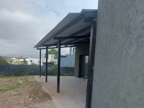 Casa en Alquiler con 1 cochera