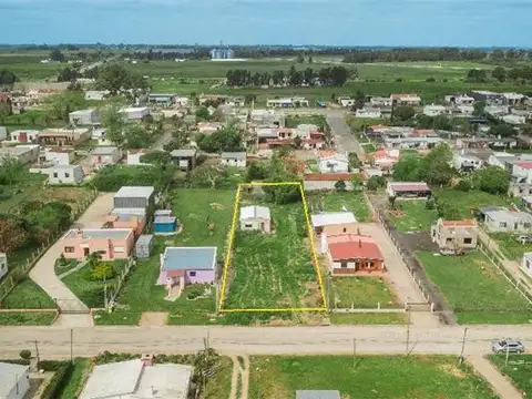 Vivienda de 2 Dormitorios. Amplio terreno, 1292 m²...