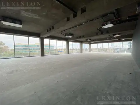 Oficina en Alquiler con 18 cocheras