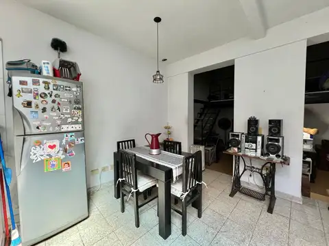 Depto Tipo Casa 4 ambientes con 2 baños