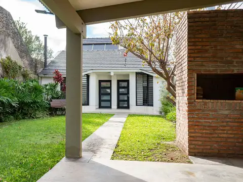 Casa 5 ambientes con 3 baños
