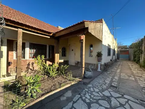 VENTA CASA 5 AMB C/COCHERA TALLER   -JOSE C PAZ