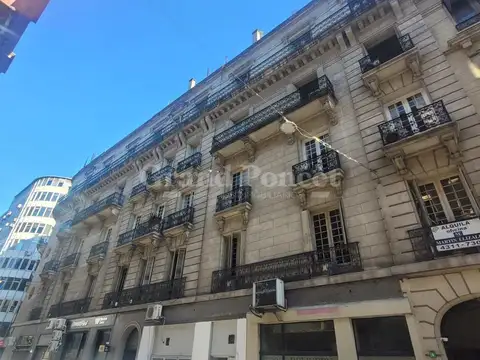 Piso de 12 Ambientes con Dos Cocheras 
