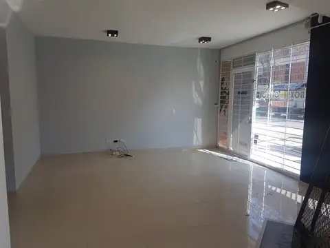 Local en Venta Via Púb.