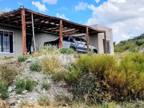 VENTA DE CASA SOBRE MEDIA HECTAREA