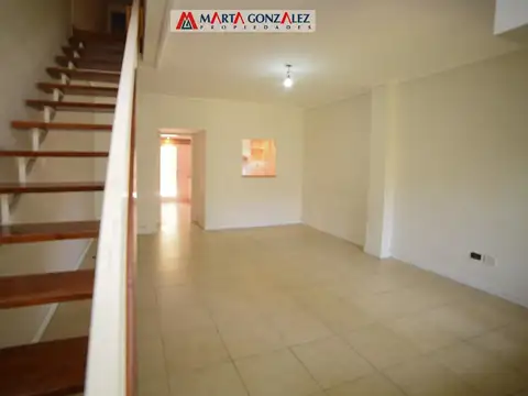 Casa 4 ambientes con 2 baños