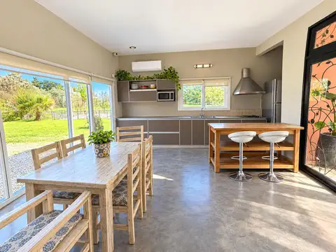Casa 4 ambientes con 3 baños