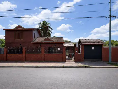 VENTA CASA EN PILAR CENTRO CALLE BOLIVAR AL 800