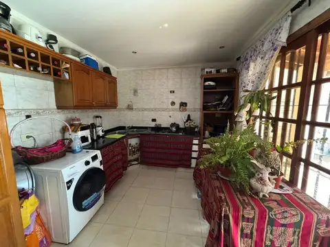 Casa en Venta con 3 cocheras