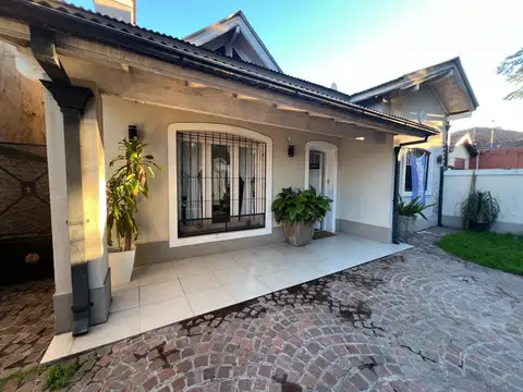 Casa en venta Castelar sur.