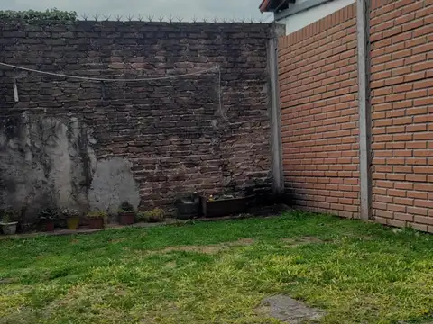 Depto Tipo Casa en Venta en Merlo Sur, USD 55.000