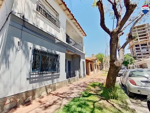 PH EN VENTA 4 AMB EN QUILMES CON PATIO Y LAVADERO