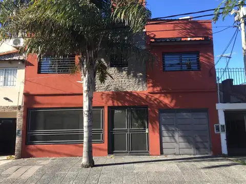 VENTA COMODA CASA DE 5 AMBIENTES VILLA LUZURIAGA-