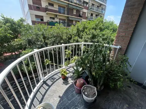 Departamento 3 ambientes con balcon al frente