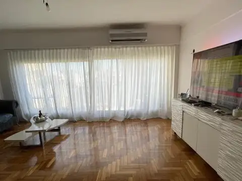 VENTA DE CUATRO AMB EN RECOLETA ESPACIOSO C BALCON LUMINOSO!