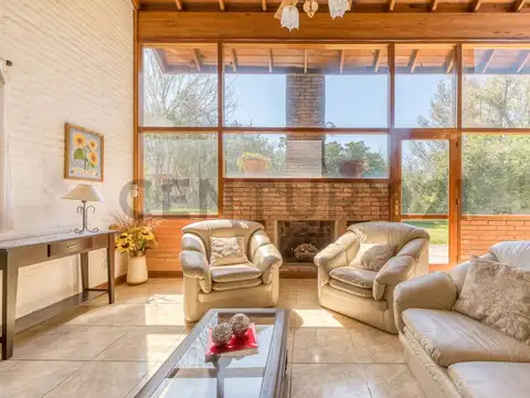 Casa en Venta con 3 cocheras