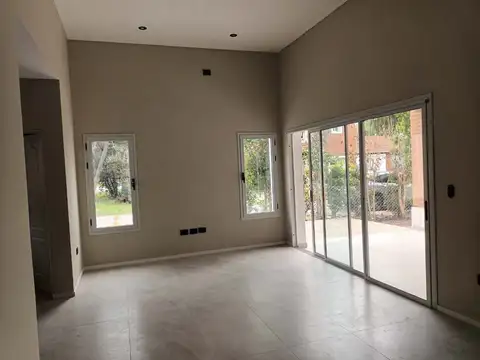 Casa en Venta en Los Alcanfores, USD 230.000