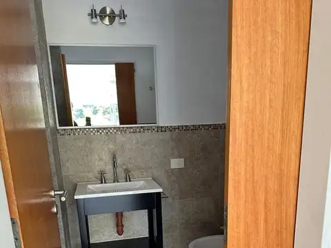 Departamento en alquiler sobre Av. Maipu .