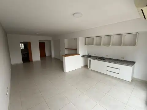 Departamento en alquiler sobre Av. Maipu .
