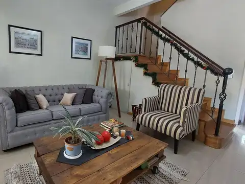 Casa 7 ambientes con 3 baños