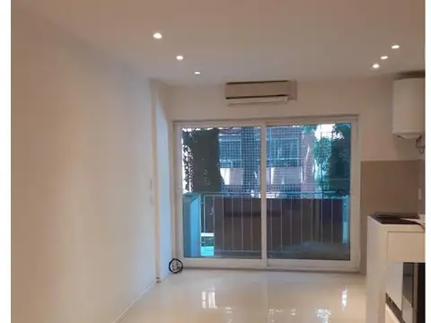 Cabello 3300, Piso 1