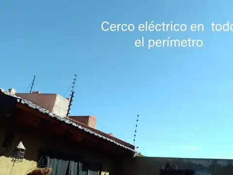 Casa 8 ambientes con 2 baños