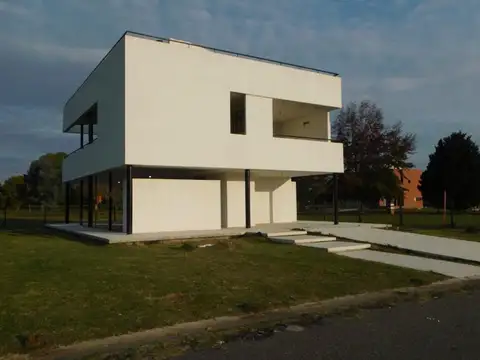 Casa en Venta en Francisco Alvarez, USD 270.000